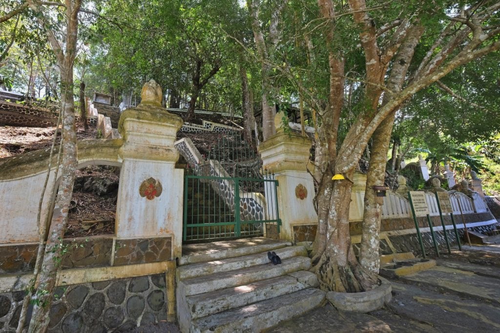 Pertapaan Kembang Lampir